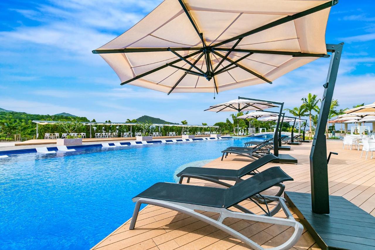 Oriental Hotel Okinawa Resort & Spa Nago Eksteriør bilde The pool at the resort