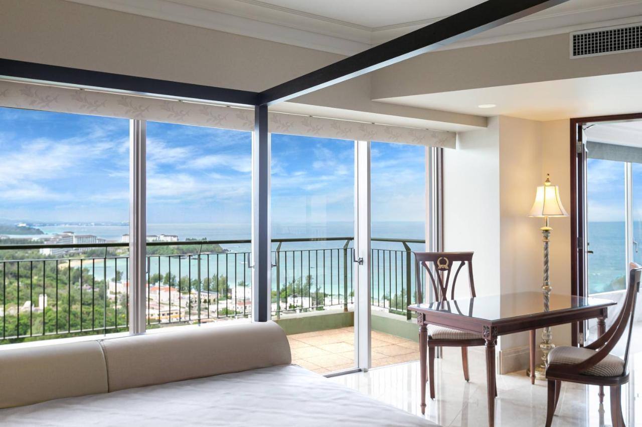 Oriental Hotel Okinawa Resort & Spa Nago Eksteriør bilde A view of the ocean from a suite at the Hilton