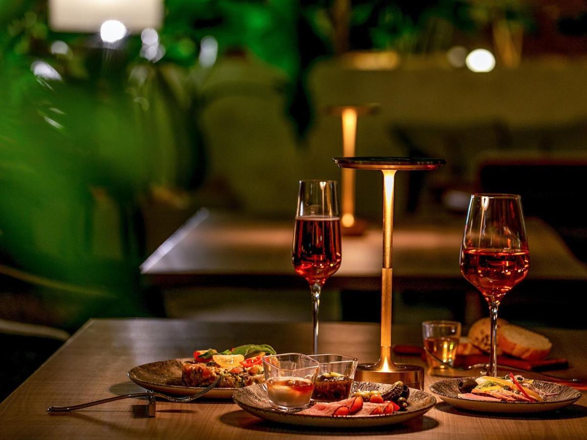 Oriental Hotel Okinawa Resort & Spa Nago Eksteriør bilde A candlelight dinner