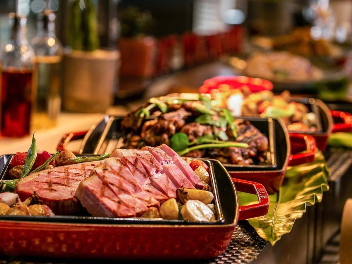 Oriental Hotel Okinawa Resort & Spa Nago Eksteriør bilde A buffet at a hotel