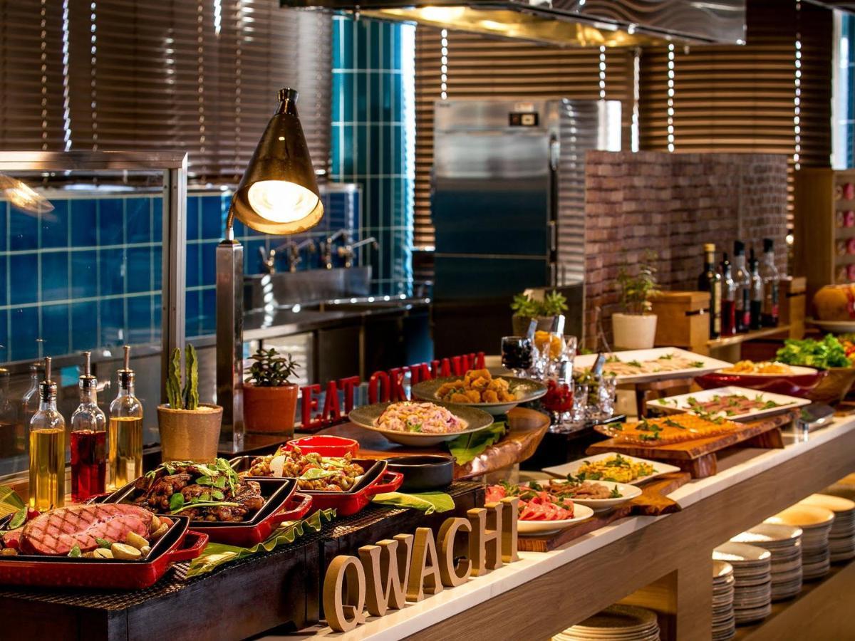 Oriental Hotel Okinawa Resort & Spa Nago Eksteriør bilde A buffet at a restaurant