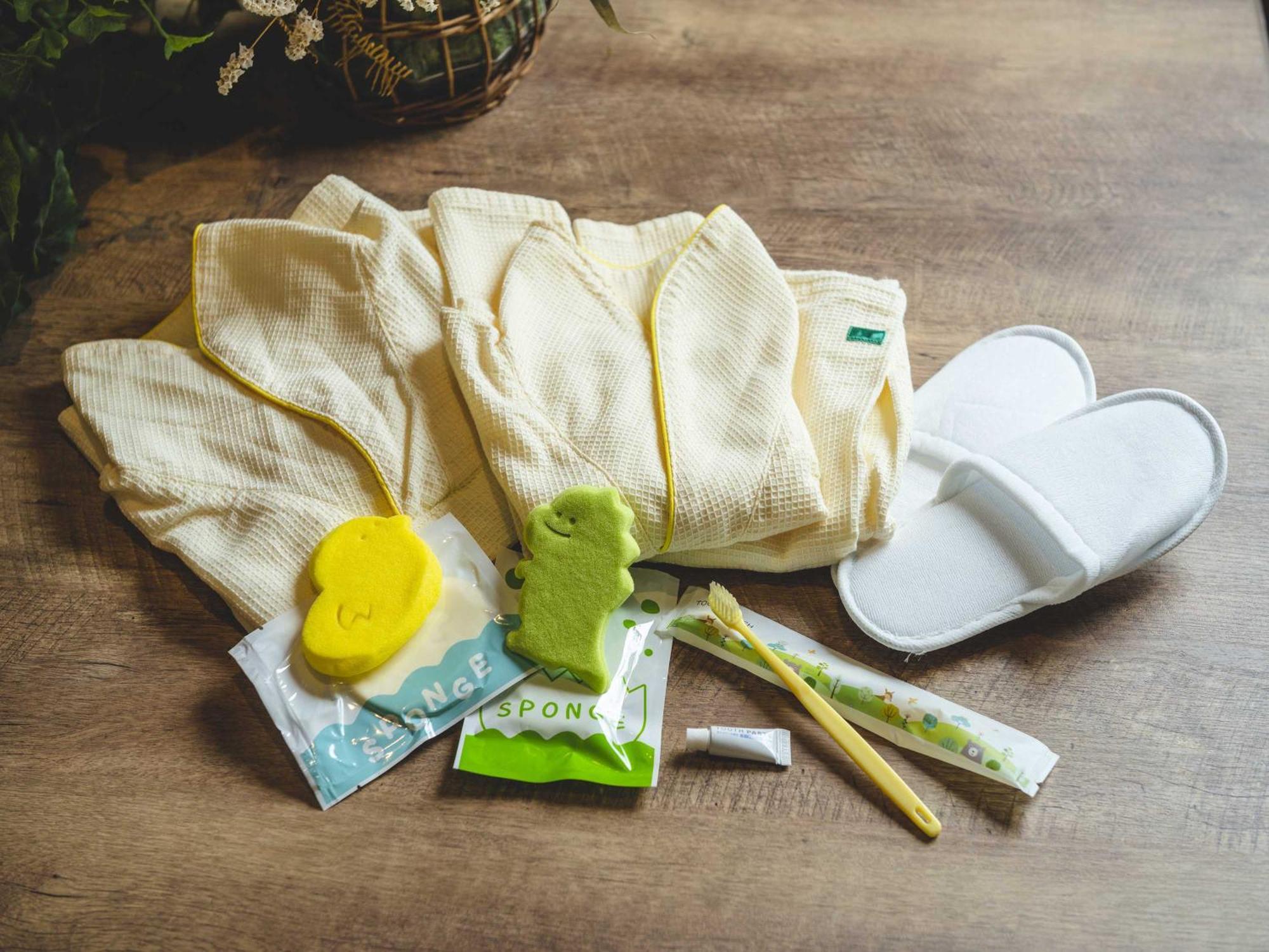 Oriental Hotel Okinawa Resort & Spa Nago Eksteriør bilde A set of onsen amenities