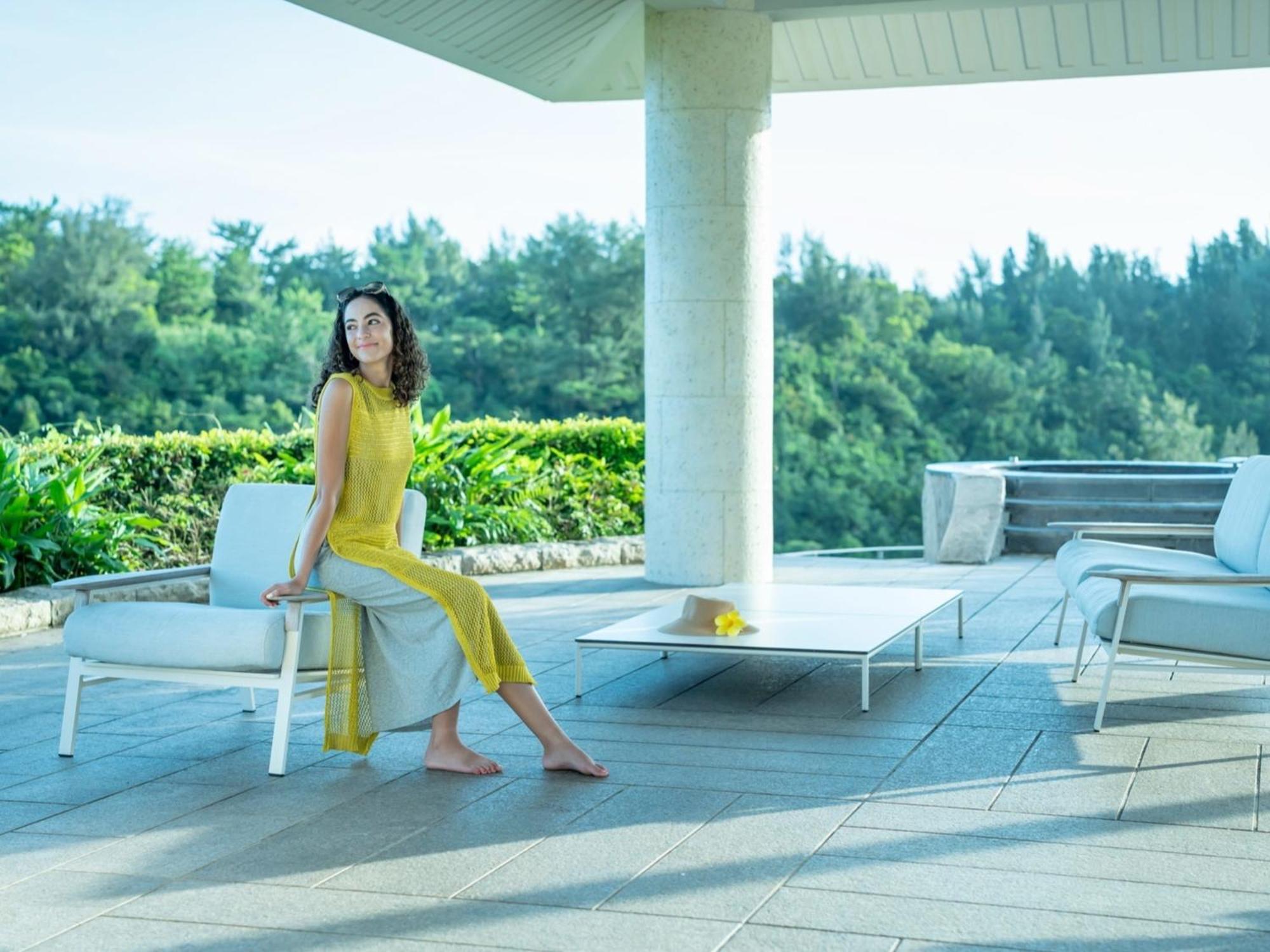 Oriental Hotel Okinawa Resort & Spa Nago Eksteriør bilde Outdoor furniture