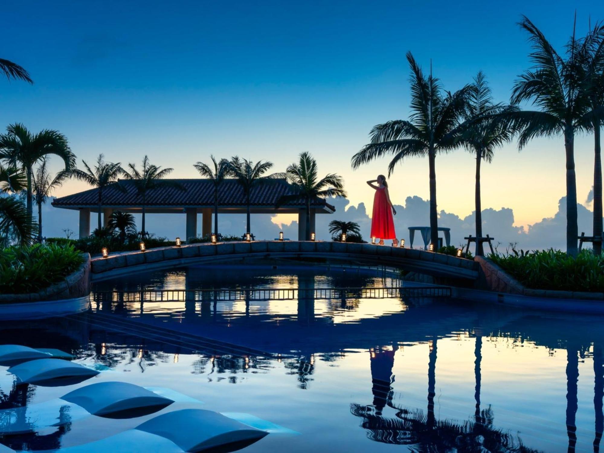 Oriental Hotel Okinawa Resort & Spa Nago Eksteriør bilde The pool at the hotel