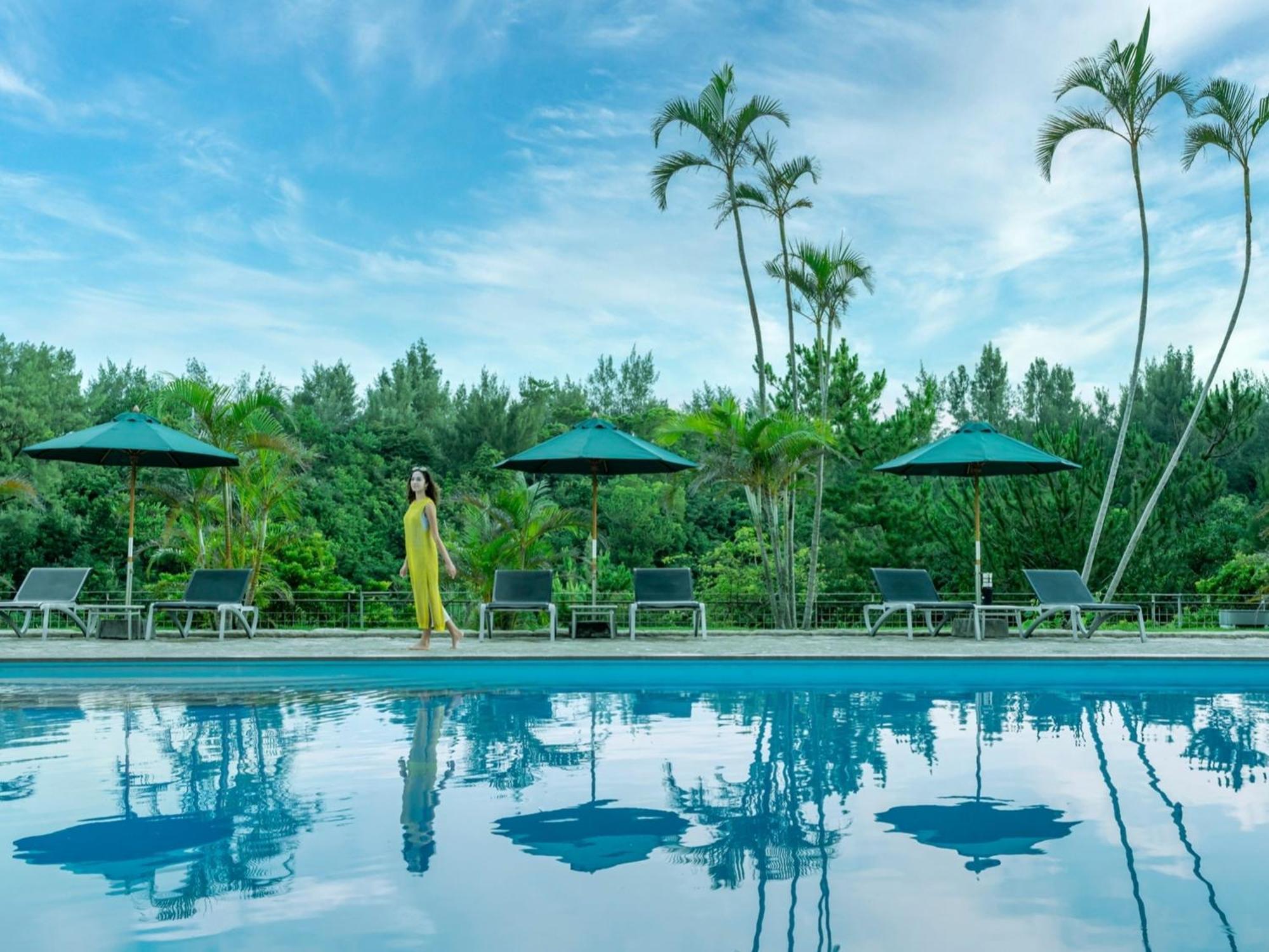 Oriental Hotel Okinawa Resort & Spa Nago Eksteriør bilde The swimming pool at the resort