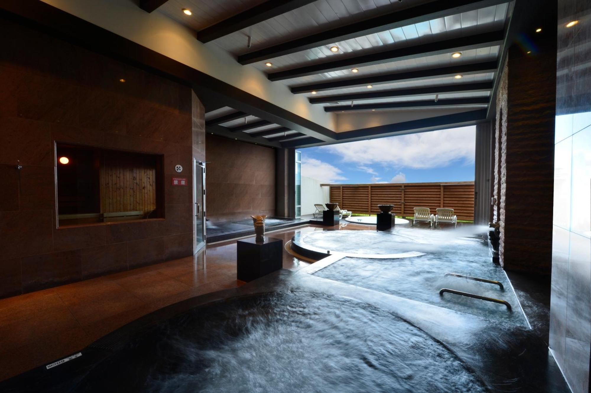 Oriental Hotel Okinawa Resort & Spa Nago Eksteriør bilde A modern onsen in Tokyo